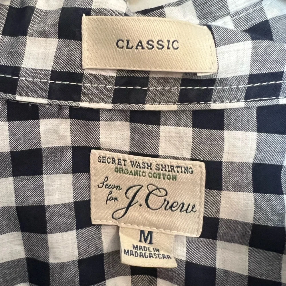 J.Crew‎ long sleeve button-down size M ￼